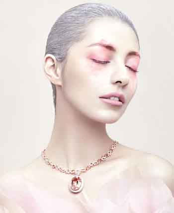 解析最流行与实用的粉色妆容技巧