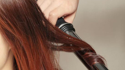 用卷发器伤头发吗