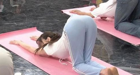 翘臀瑜伽_摆脱扁平臀瑜伽