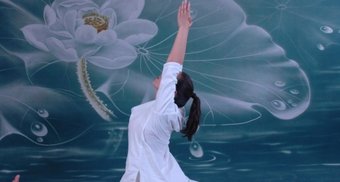 如何瑜伽美背_美背方法