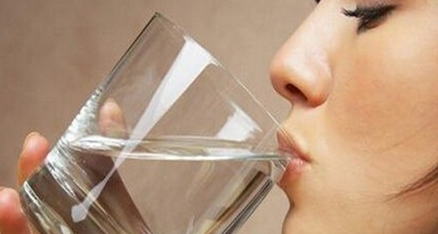 去除水肿脸_按摩瘦脸秀出巴掌脸