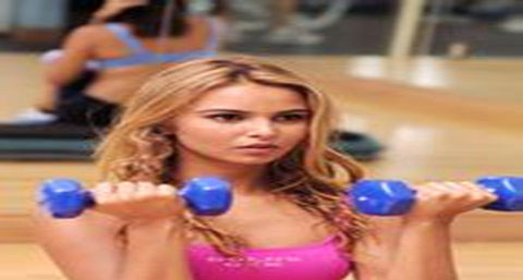 怎样利用哑铃瘦手臂_ 利用哑铃瘦手臂的方法