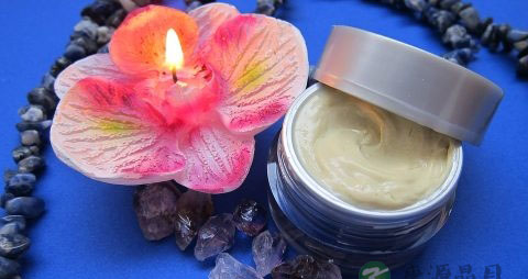 闭口粉刺用什么卸妆 闭口粉刺用什么卸妆