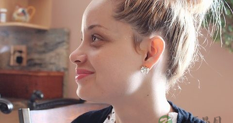 闭口粉刺用什么卸妆 闭口粉刺用什么卸妆