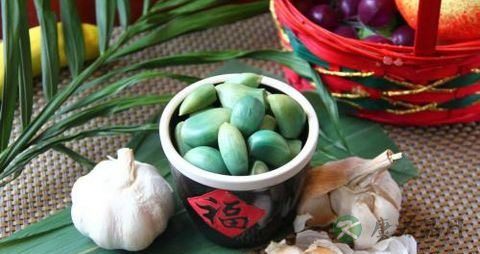 如何把腊八蒜腌的翠绿 如何把腊八蒜腌的翠绿