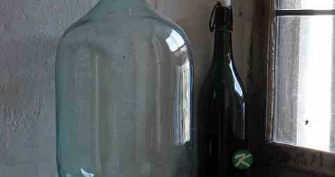 腌腊八蒜用什么容器 腌腊八蒜用什么容器