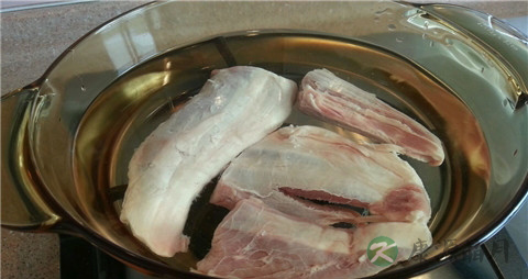 肉焯水后变硬是怎么回事