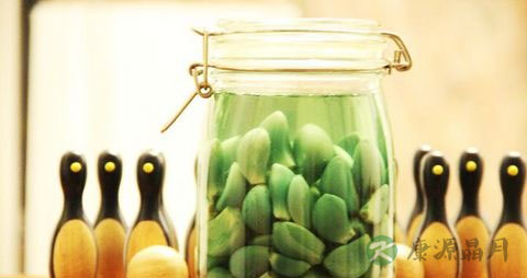 如何把腊八蒜腌的翠绿 如何把腊八蒜腌的翠绿