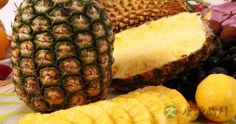 菠萝和什么一起榨汁好