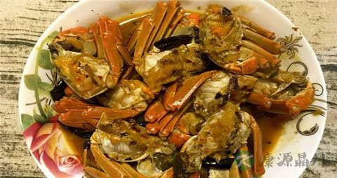 吃螃蟹时喝什么酒最好