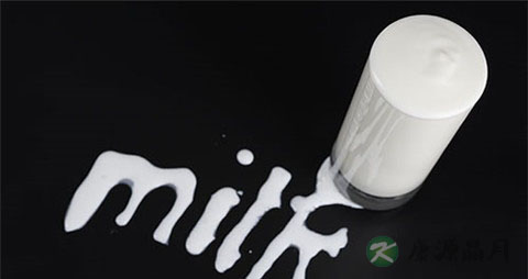 脱脂牛奶和全脂牛奶的区别