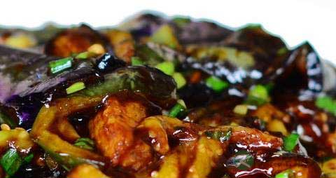 炒茄子要加水吗