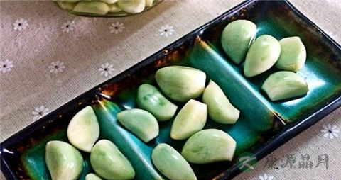 腊八蒜为什么会变绿