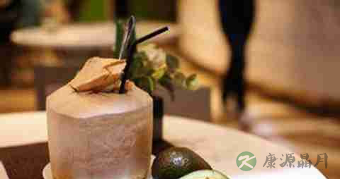 椰青的营养价值_吃椰青的好处