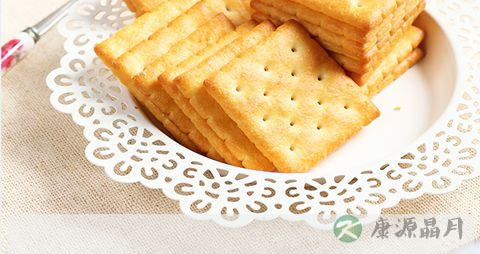 晚上吃苏打饼干会胖吗