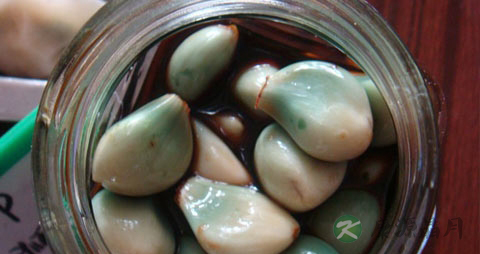 腌腊八蒜用什么米醋 腌腊八蒜用什么米醋