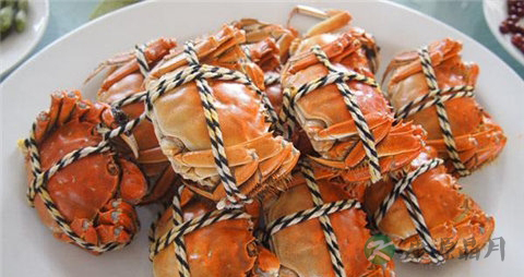 柿子和螃蟹能一起吃吗