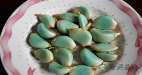 腊八蒜的蒜能用水洗吗