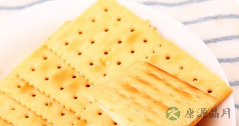 晚上吃苏打饼干会胖吗