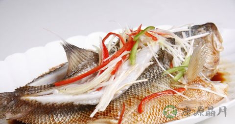 做清蒸鱼葱段和生姜片怎么放好