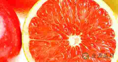 西柚能和虾一起吃么