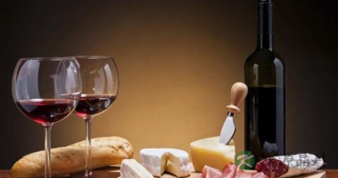 睡前喝红酒能减肥吗 睡前喝红酒能减肥吗