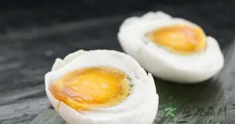 腌咸鸭蛋出油的方法