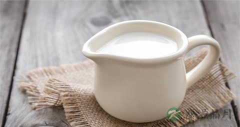 吃了红薯能喝牛奶吗