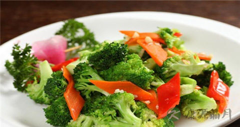 西兰花和什么一起炒好吃有营养