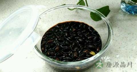 陈醋泡黑豆的功效 陈醋泡黑豆的功效