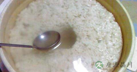 自制米酒上面长白毛还能吃吗 自制米酒上面长白毛还能吃吗