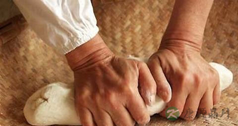 烤面包刷蛋液还是蛋黄 烤面包刷蛋液还是蛋黄