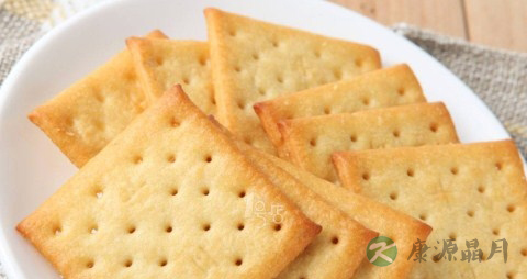 吃苏打饼干要注意什么 吃苏打饼干要注意什么