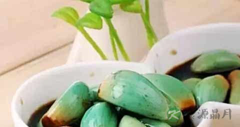 腊八蒜如何腌制的翠绿 腊八蒜如何腌制的翠绿