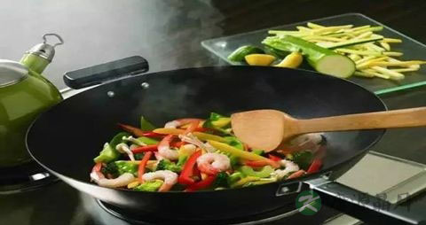 炒菜要不要加水 炒菜要不要加水