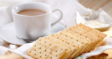 吃苏打饼干要注意什么 吃苏打饼干要注意什么