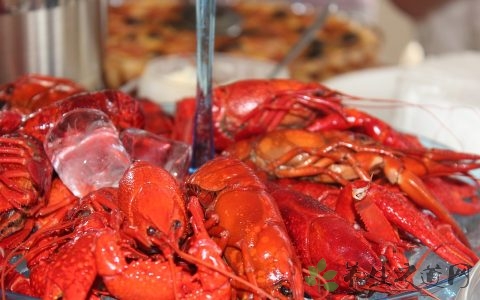 小龙虾和什么一起炒 小龙虾和什么一起炒