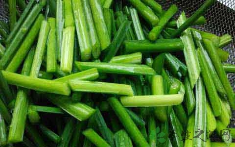 韭菜薹的吃法_哪些人不能吃韭菜薹