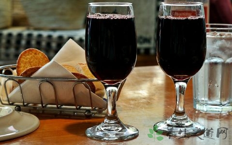 红酒的吃法_哪些人不能吃红酒