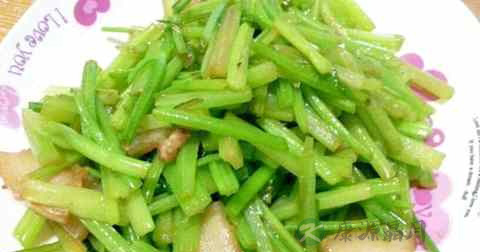 炒芹菜需要焯水吗