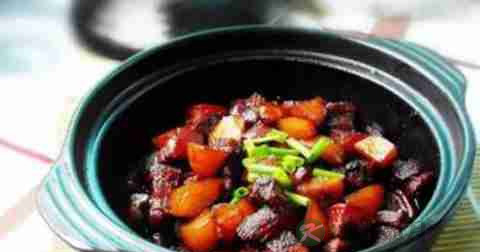 五花肉炖土豆什么时候放调料