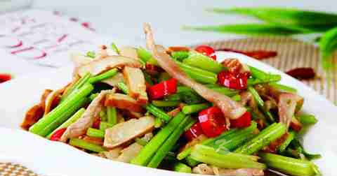 芹菜香干炒肉什么时候放调料