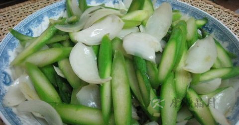 做核桃百合炒蒜苗放什么调料