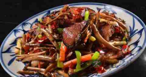 茶树菇炒腊肉的营养价值