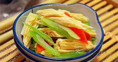 西芹炝腐竹什么时候放调料