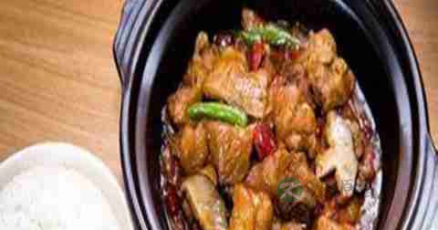 黄焖鸡米饭什么时候放调料