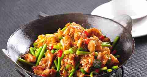 干锅牛蛙什么时候放调料