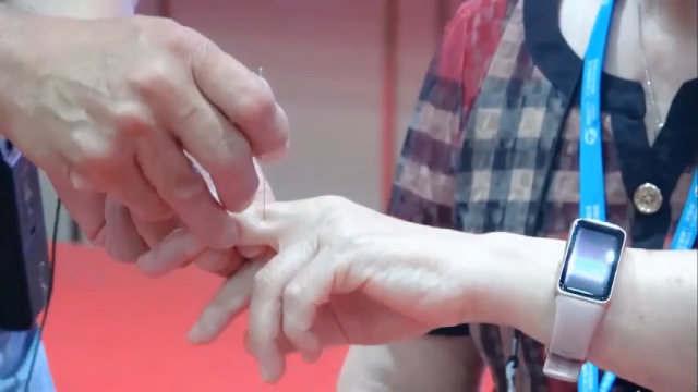 蜻蜓展翅，妙治膝关节，操作在结尾处，一定看到最后！