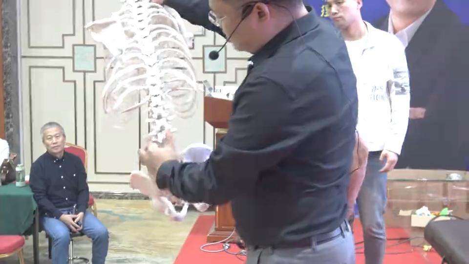 曲度变大，用这个体位，轻松改善！